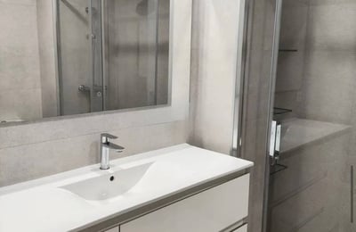 Vermietung einer gemütlichen Wohnung mit 2 Schlafzimmern, 85 m², Alicante, Spanien